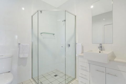 Wharf Apartment Unit 15 - E Caravan Parks 2