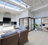 Whispering Sands' 10 Sandy Point Road - Luxury waterfront home with aircon WIFI  Foxtel - E Caravan Parks