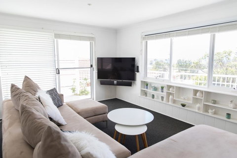White Beach Cottage - E Caravan Parks 3