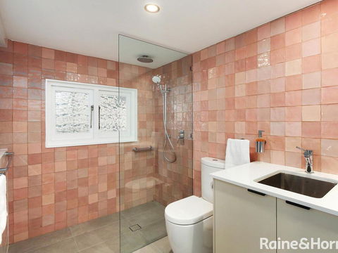 White Beach Studio - 42a Ash Street - E Caravan Parks 2