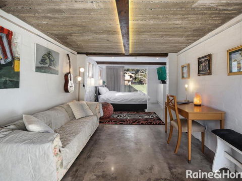 White Beach Studio - 42a Ash Street - E Caravan Parks 0