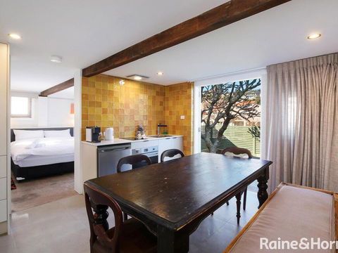 White Beach Studio - 42a Ash Street - E Caravan Parks 1