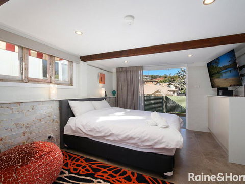 White Beach Studio - 42a Ash Street - E Caravan Parks 3