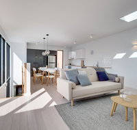White Room Apartments - E Caravan Parks