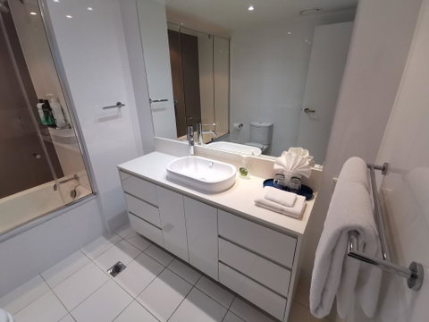 Widest Ocean View And Balcony Luxury Apt - E Caravan Parks 2
