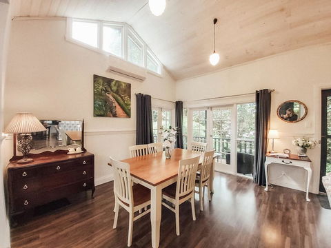 Wildflower Cottage - E Caravan Parks 0