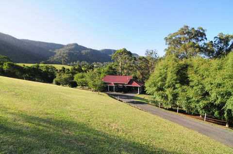 Willabrook Retreat - Rest Cottage - Spoil Yourself! - E Caravan Parks 1