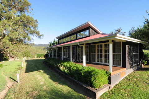 Willabrook Retreat - Rest Cottage - Spoil Yourself! - E Caravan Parks 0