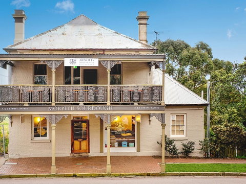 William Arnott Hotel - E Caravan Parks 0
