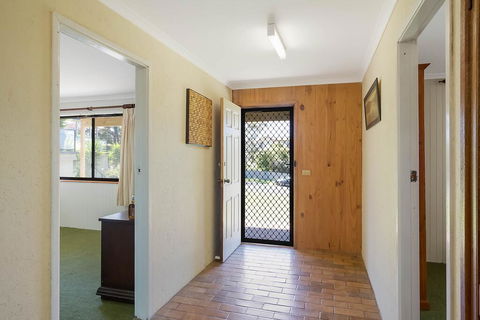 Williams Wonder - Large Beach House - E Caravan Parks 3