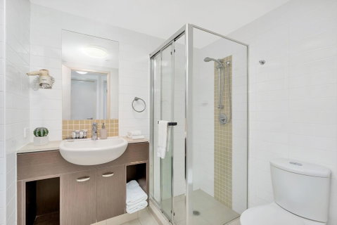 Wings Luxury Apartment Pink Poodle - E Caravan Parks 3