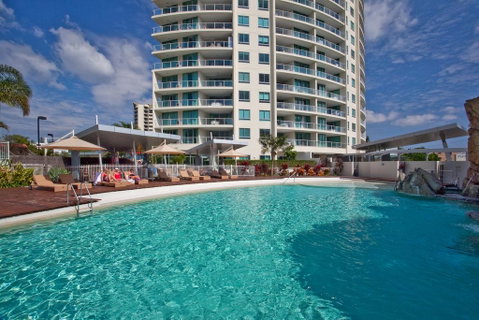 Wings Luxury Apartment Pink Poodle - E Caravan Parks 1