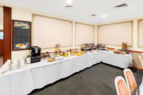 WM Hotel Bankstown - E Caravan Parks 3