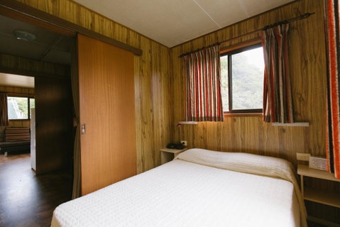 Wonboyn Cabins - E Caravan Parks 3
