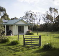 Woongara Cottage - Pet friendly country retreat - E Caravan Parks