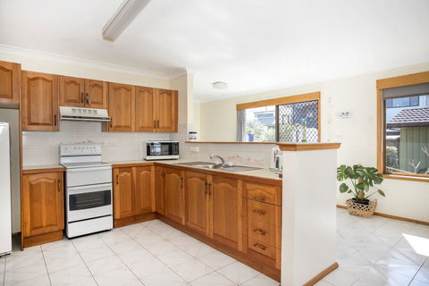 Wooroonga Crescent 9 Kioloa NSW 2539 - E Caravan Parks 1