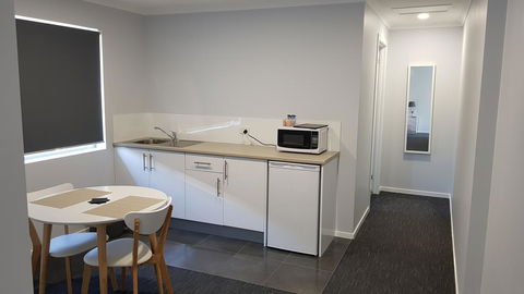 Wynnum Anchor Motel - E Caravan Parks 3