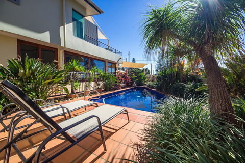 Yamba Beach Motel - E Caravan Parks 1