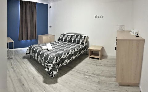 Yamba Central Hotel And Backpackers - E Caravan Parks 1