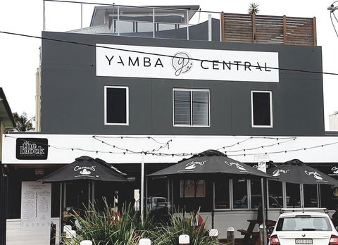 Yamba Central Hotel And Backpackers - E Caravan Parks 2