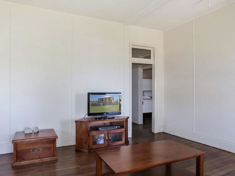 Yamba Pilot Cottage 1 - Pets Welcome - Close To Beach - E Caravan Parks 1