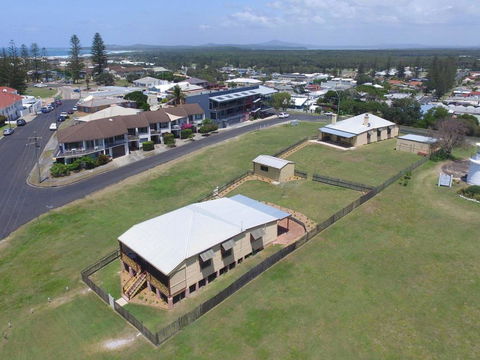 Yamba Pilot Cottage 1 - Pets Welcome - Close To Beach - E Caravan Parks 2