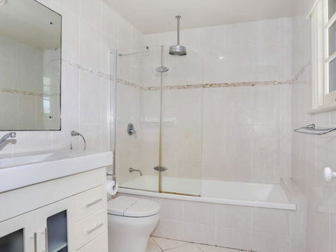 Yamba Pilot Cottage 2 - Pets Welcome - Close To Beach - E Caravan Parks 3