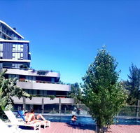 Yarra River Luxury 1BD Apartment - E Caravan Parks
