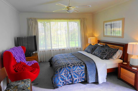 Yarragon 4 Bedroom House In Gippsland - E Caravan Parks 2