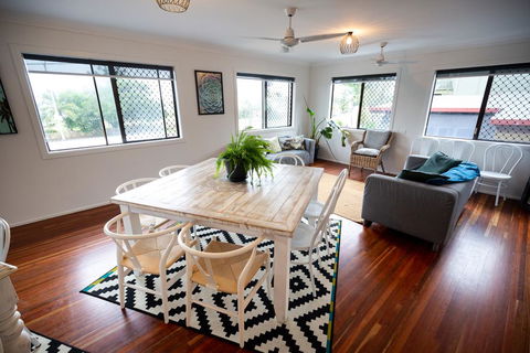 Yeppoon Beachhouse - E Caravan Parks 2
