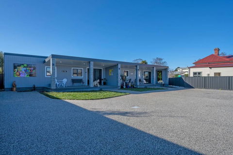 Zoo Villas : Villa Zebra - Central Wynyard - E Caravan Parks 2