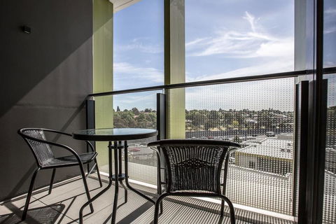 Modern City Comfy And Warm Apt@Parkville+Carpark - E Caravan Parks 3