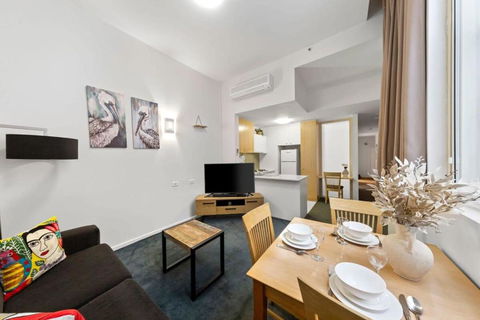 A Chic Apartment On Bourke St Near Chinatown - E Caravan Parks 2