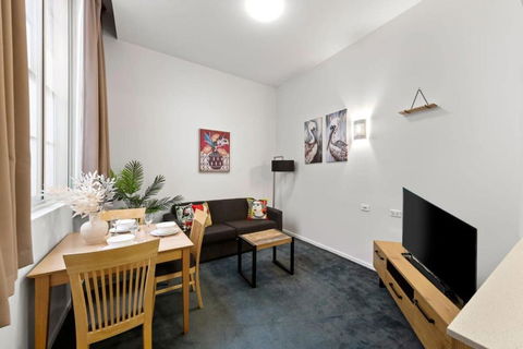 A Chic Apartment On Bourke St Near Chinatown - E Caravan Parks 3