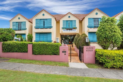 Albion Manor - E Caravan Parks 0
