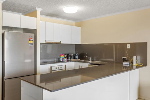 Albion Convenient Hideaway With Parking & Balcony - E Caravan Parks 2