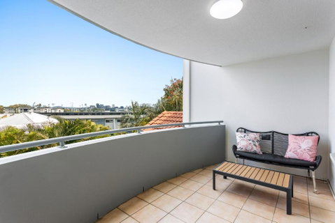 Albion Convenient Hideaway With Parking & Balcony - E Caravan Parks 4