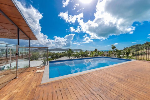 Viewpoint Holiday Home - Cannonvale - E Caravan Parks 0