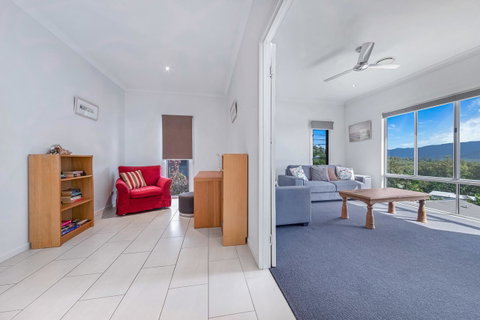 Viewpoint Holiday Home - Cannonvale - E Caravan Parks 7