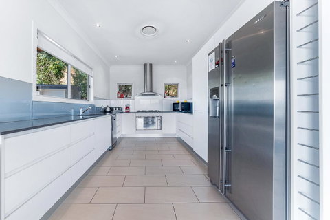 Viewpoint Holiday Home - Cannonvale - E Caravan Parks 6