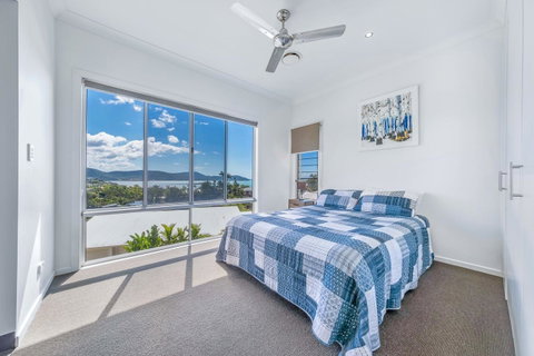 Viewpoint Holiday Home - Cannonvale - E Caravan Parks 9