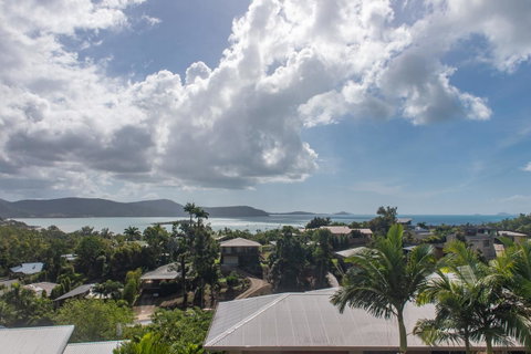 Viewpoint Holiday Home - Cannonvale - E Caravan Parks 18