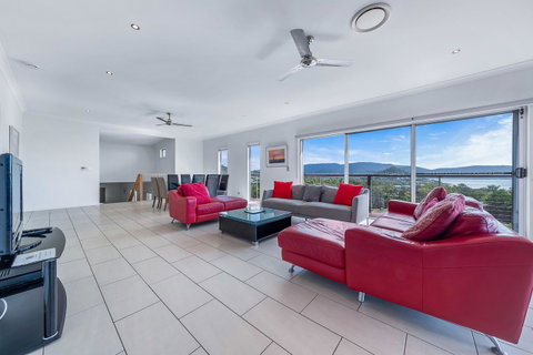 Viewpoint Holiday Home - Cannonvale - E Caravan Parks 4