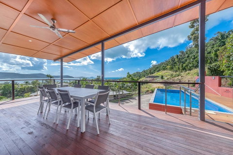 Viewpoint Holiday Home - Cannonvale - E Caravan Parks 3