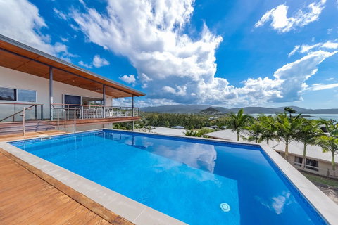 Viewpoint Holiday Home - Cannonvale - E Caravan Parks 2