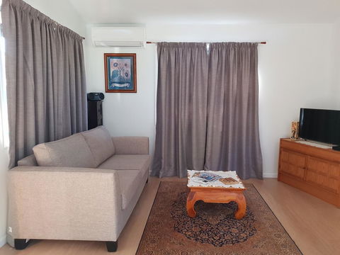 Bee-Haven Cottage - E Caravan Parks 6