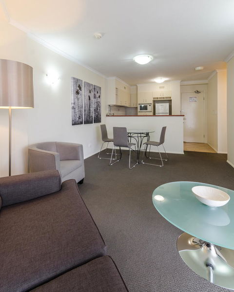 West End Central Apartments - E Caravan Parks 17