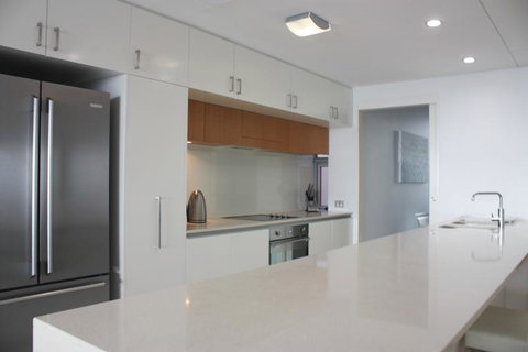 Private Seaview Apartment At Peninsula - Airlie Beach - E Caravan Parks 2