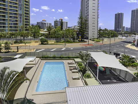 Surf 150 - E Caravan Parks 12