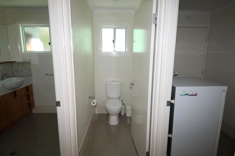 The Boarding House - E Caravan Parks 16